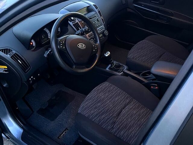 Синий Киа Сид, объемом двигателя 1.4 л и пробегом 235 тыс. км за 6500 $, фото 5 на Automoto.ua