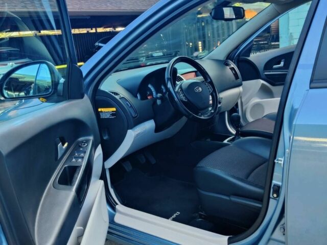 Синій Кіа Сід, об'ємом двигуна 1.4 л та пробігом 182 тис. км за 6250 $, фото 4 на Automoto.ua