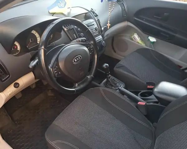 Синий Киа Сид, объемом двигателя 1.6 л и пробегом 234 тыс. км за 4800 $, фото 6 на Automoto.ua