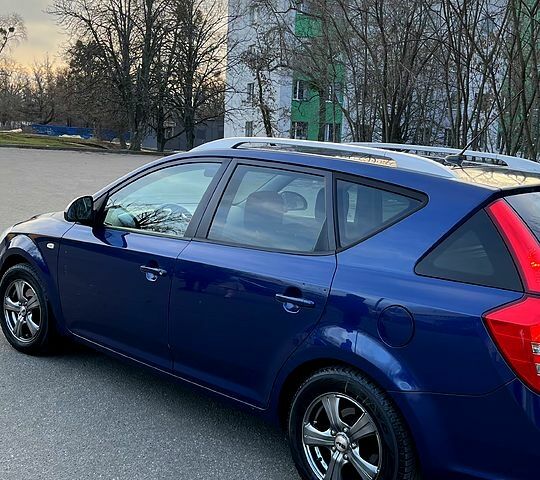 Синій Кіа Сід, об'ємом двигуна 1.6 л та пробігом 270 тис. км за 5450 $, фото 4 на Automoto.ua