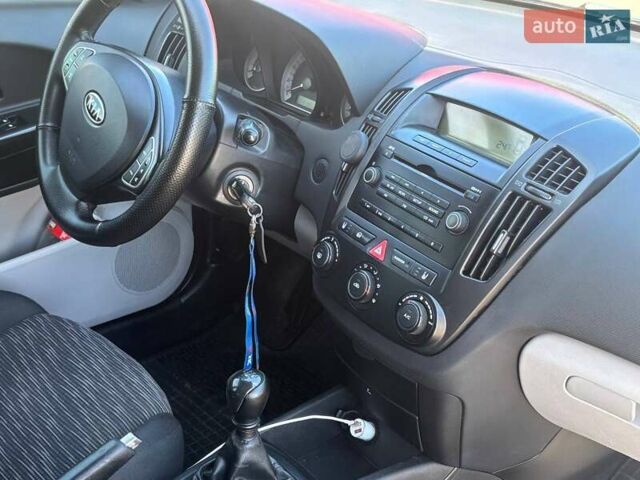 Синий Киа Сид, объемом двигателя 1.4 л и пробегом 239 тыс. км за 5300 $, фото 18 на Automoto.ua