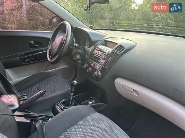 Синий Киа Сид, объемом двигателя 1.6 л и пробегом 274 тыс. км за 5400 $, фото 7 на Automoto.ua