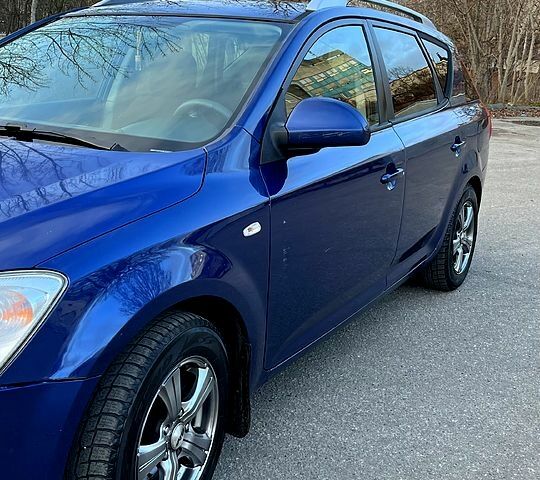 Синій Кіа Сід, об'ємом двигуна 1.6 л та пробігом 270 тис. км за 5450 $, фото 3 на Automoto.ua