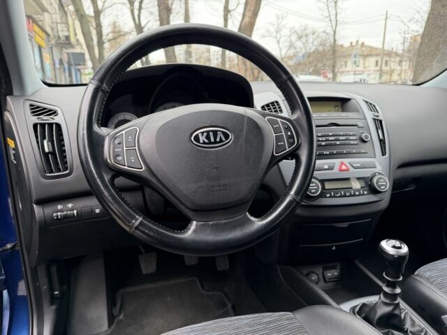 Синий Киа Сид, объемом двигателя 1.4 л и пробегом 228 тыс. км за 6500 $, фото 12 на Automoto.ua