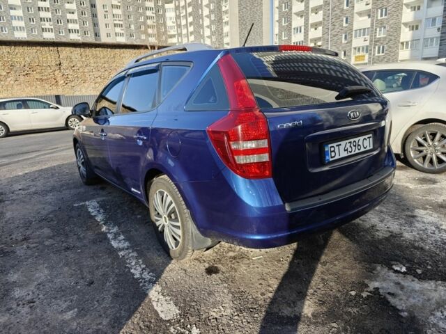 Синий Киа Сид, объемом двигателя 1.4 л и пробегом 260 тыс. км за 5600 $, фото 3 на Automoto.ua