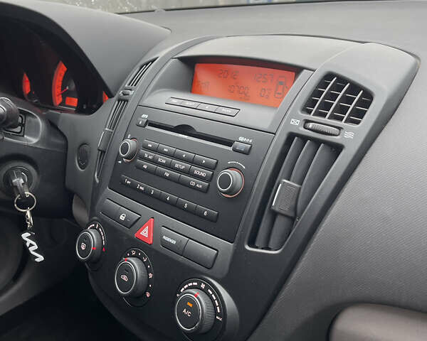 Синий Киа Сид, объемом двигателя 1.4 л и пробегом 200 тыс. км за 6200 $, фото 35 на Automoto.ua