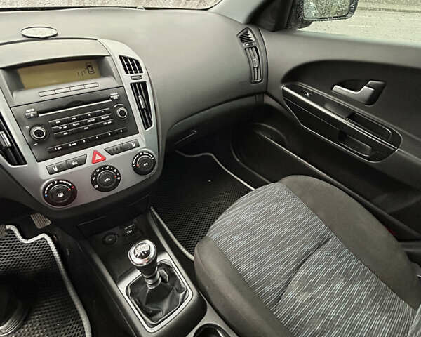 Синій Кіа Сід, об'ємом двигуна 1.6 л та пробігом 279 тис. км за 5200 $, фото 6 на Automoto.ua