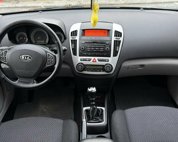 Синий Киа Сид, объемом двигателя 2.02 л и пробегом 285 тыс. км за 4800 $, фото 8 на Automoto.ua