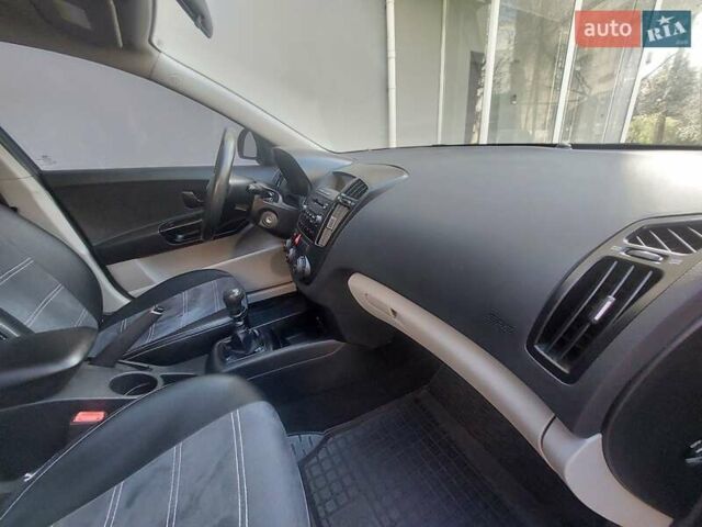 Синий Киа Сид, объемом двигателя 1.6 л и пробегом 310 тыс. км за 5300 $, фото 17 на Automoto.ua