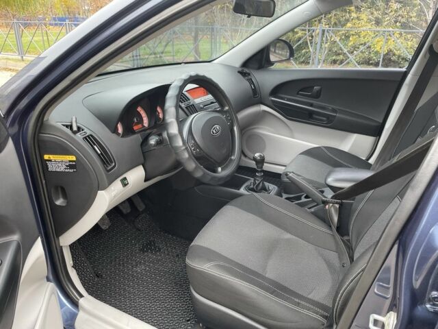 Синий Киа Сид, объемом двигателя 1.6 л и пробегом 190 тыс. км за 4700 $, фото 12 на Automoto.ua