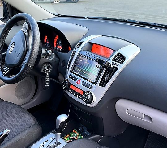 Синій Кіа Сід, об'ємом двигуна 1.6 л та пробігом 270 тис. км за 5450 $, фото 6 на Automoto.ua