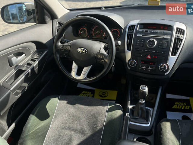 Синий Киа Сид, объемом двигателя 1.58 л и пробегом 325 тыс. км за 5600 $, фото 13 на Automoto.ua