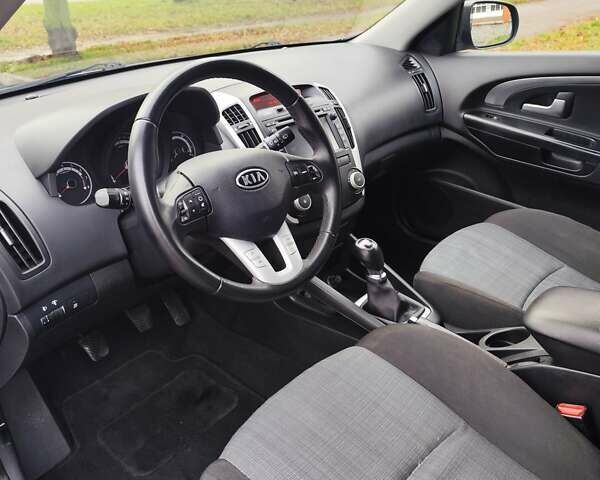 Синий Киа Сид, объемом двигателя 1.4 л и пробегом 217 тыс. км за 6200 $, фото 16 на Automoto.ua