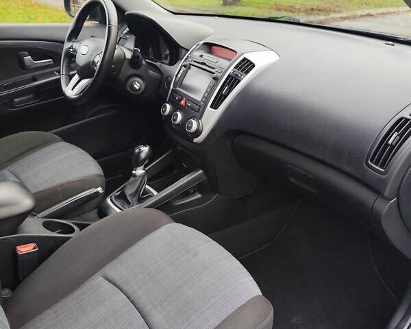 Синий Киа Сид, объемом двигателя 1.4 л и пробегом 217 тыс. км за 6000 $, фото 25 на Automoto.ua