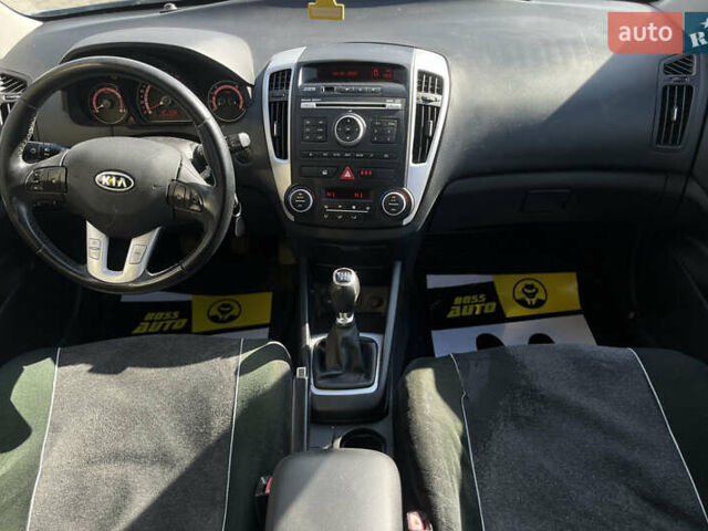 Синий Киа Сид, объемом двигателя 1.58 л и пробегом 325 тыс. км за 5600 $, фото 12 на Automoto.ua