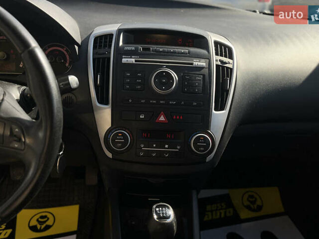 Синий Киа Сид, объемом двигателя 1.58 л и пробегом 325 тыс. км за 5600 $, фото 19 на Automoto.ua