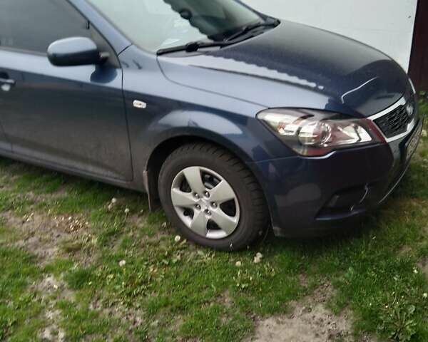 Синий Киа Сид, объемом двигателя 1.4 л и пробегом 251 тыс. км за 7100 $, фото 5 на Automoto.ua