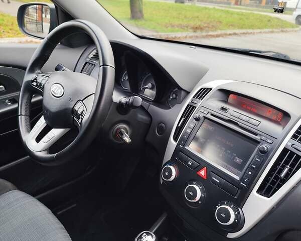 Синий Киа Сид, объемом двигателя 1.4 л и пробегом 217 тыс. км за 6000 $, фото 29 на Automoto.ua
