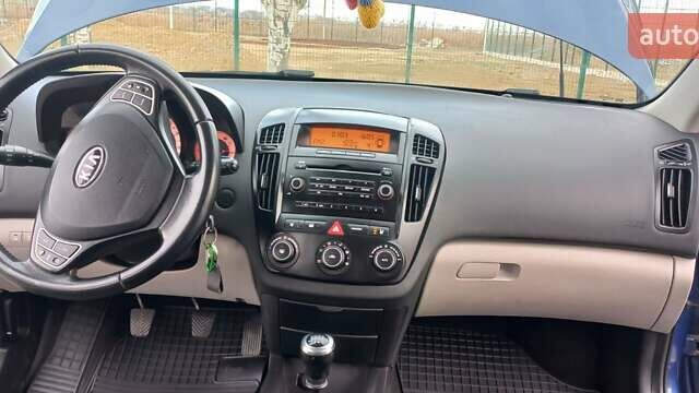 Синий Киа Сид, объемом двигателя 1.4 л и пробегом 168 тыс. км за 6200 $, фото 16 на Automoto.ua