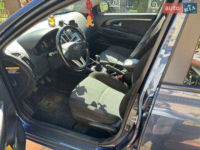 Синий Киа Сид, объемом двигателя 1.4 л и пробегом 280 тыс. км за 6300 $, фото 11 на Automoto.ua