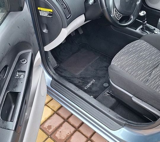 Синій Кіа Сід, об'ємом двигуна 1.4 л та пробігом 178 тис. км за 5500 $, фото 15 на Automoto.ua