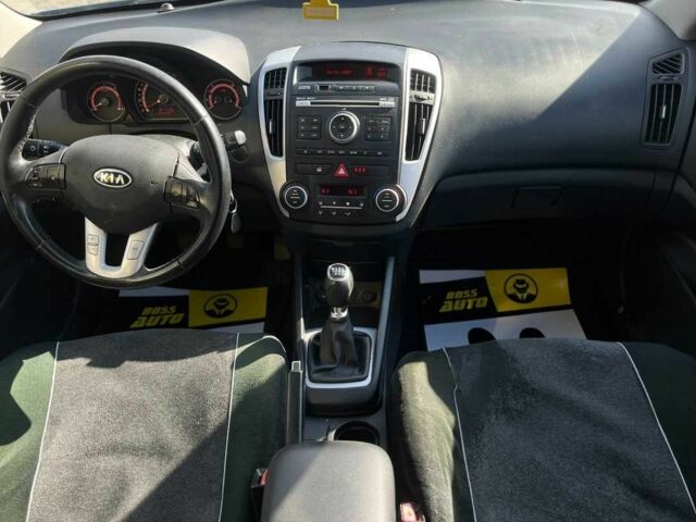 Синий Киа Сид, объемом двигателя 1.6 л и пробегом 325 тыс. км за 5600 $, фото 12 на Automoto.ua