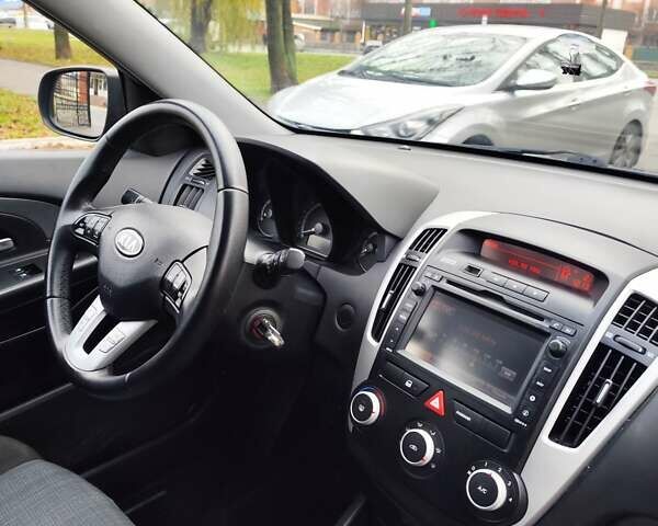 Синий Киа Сид, объемом двигателя 1.4 л и пробегом 217 тыс. км за 6000 $, фото 28 на Automoto.ua