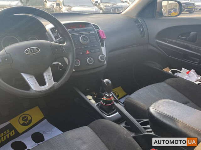 Синий Киа Сид, объемом двигателя 1.4 л и пробегом 310 тыс. км за 7300 $, фото 10 на Automoto.ua