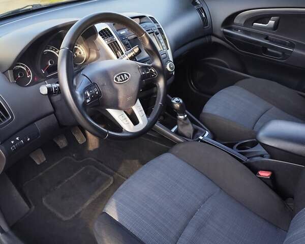 Синий Киа Сид, объемом двигателя 1.4 л и пробегом 217 тыс. км за 6000 $, фото 12 на Automoto.ua