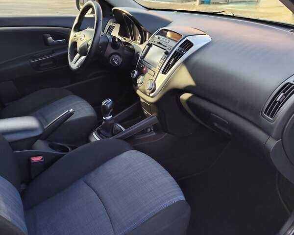 Синий Киа Сид, объемом двигателя 1.4 л и пробегом 217 тыс. км за 6200 $, фото 29 на Automoto.ua
