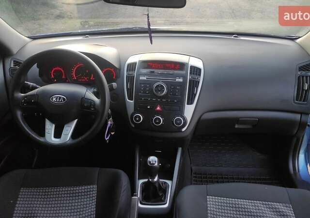 Синий Киа Сид, объемом двигателя 1.58 л и пробегом 212 тыс. км за 6700 $, фото 2 на Automoto.ua