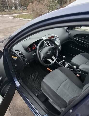 Синий Киа Сид, объемом двигателя 1.4 л и пробегом 255 тыс. км за 6500 $, фото 12 на Automoto.ua