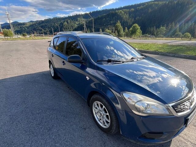 Синий Киа Сид, объемом двигателя 1.4 л и пробегом 200 тыс. км за 5999 $, фото 2 на Automoto.ua