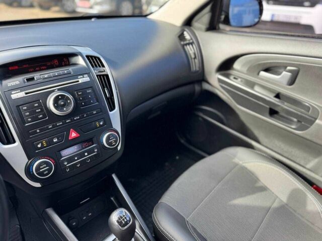 Синий Киа Сид, объемом двигателя 1.6 л и пробегом 221 тыс. км за 7500 $, фото 13 на Automoto.ua
