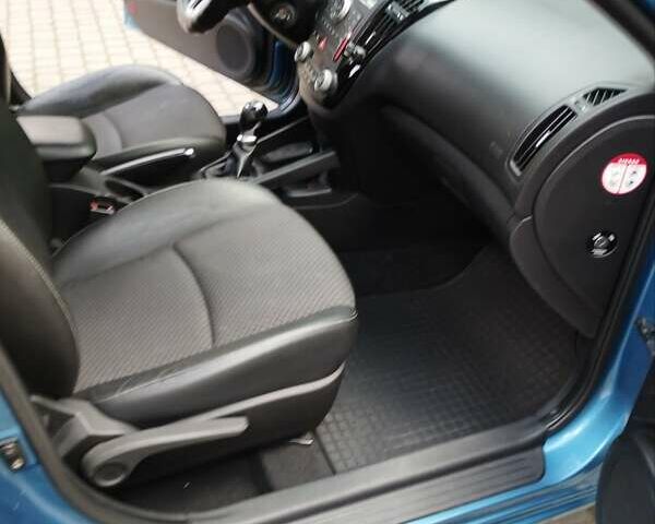 Синий Киа Сид, объемом двигателя 1.6 л и пробегом 290 тыс. км за 7500 $, фото 12 на Automoto.ua