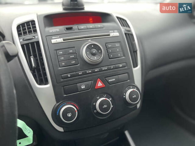 Синий Киа Сид, объемом двигателя 1.4 л и пробегом 210 тыс. км за 5250 $, фото 24 на Automoto.ua