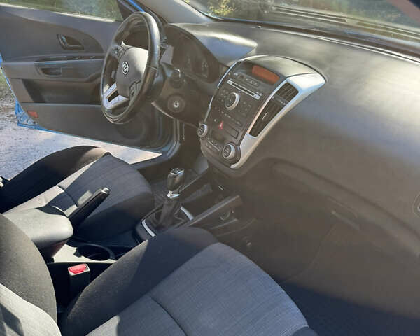 Синій Кіа Сід, об'ємом двигуна 1.58 л та пробігом 223 тис. км за 7100 $, фото 15 на Automoto.ua