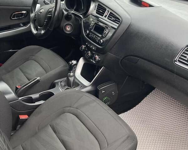 Синий Киа Сид, объемом двигателя 1.4 л и пробегом 225 тыс. км за 7800 $, фото 15 на Automoto.ua
