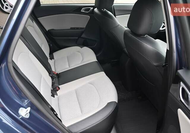 Синій Кіа Сід, об'ємом двигуна 1.59 л та пробігом 96 тис. км за 16738 $, фото 6 на Automoto.ua