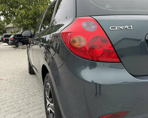Зелений Кіа Сід, об'ємом двигуна 1.6 л та пробігом 239 тис. км за 5250 $, фото 6 на Automoto.ua