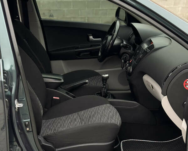 Зелений Кіа Сід, об'ємом двигуна 1.6 л та пробігом 239 тис. км за 5250 $, фото 28 на Automoto.ua