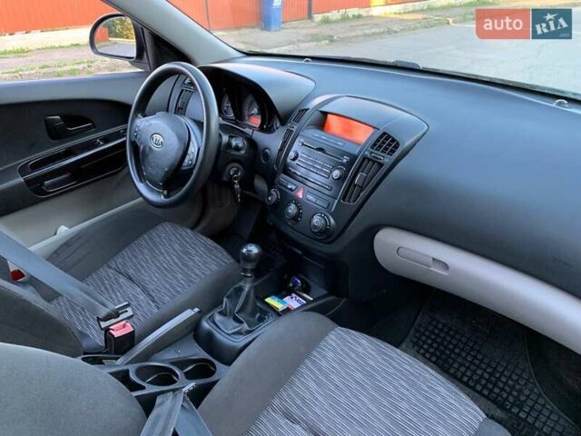 Зеленый Киа Сид, объемом двигателя 1.4 л и пробегом 160 тыс. км за 5300 $, фото 1 на Automoto.ua