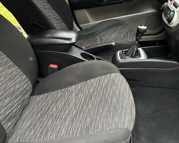 Зеленый Киа Сид, объемом двигателя 2 л и пробегом 323 тыс. км за 3500 $, фото 3 на Automoto.ua