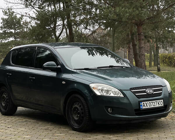 Зеленый Киа Сид, объемом двигателя 2 л и пробегом 323 тыс. км за 3500 $, фото 2 на Automoto.ua