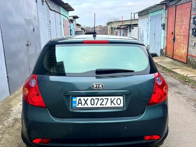 Зелений Кіа Сід, об'ємом двигуна 2 л та пробігом 300 тис. км за 4100 $, фото 1 на Automoto.ua