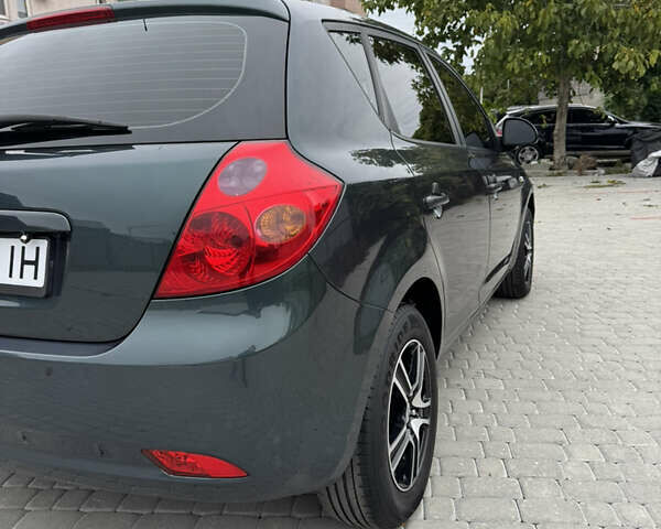 Зелений Кіа Сід, об'ємом двигуна 1.6 л та пробігом 239 тис. км за 5250 $, фото 14 на Automoto.ua