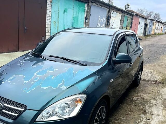 Зелений Кіа Сід, об'ємом двигуна 2 л та пробігом 300 тис. км за 4100 $, фото 3 на Automoto.ua