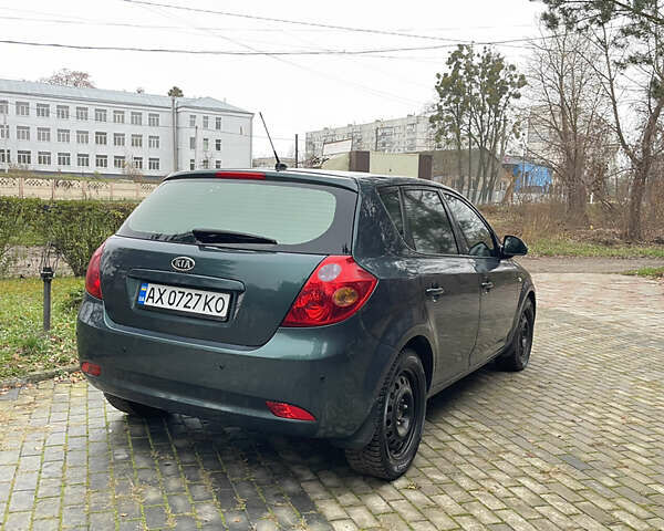Зеленый Киа Сид, объемом двигателя 2 л и пробегом 323 тыс. км за 3500 $, фото 1 на Automoto.ua
