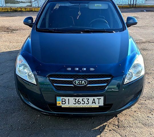 Зеленый Киа Сид, объемом двигателя 1.4 л и пробегом 221 тыс. км за 5700 $, фото 1 на Automoto.ua