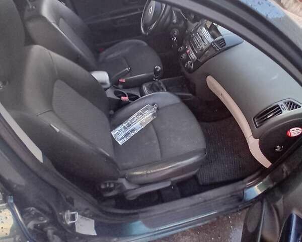 Зелений Кіа Сід, об'ємом двигуна 1.58 л та пробігом 213 тис. км за 3799 $, фото 5 на Automoto.ua